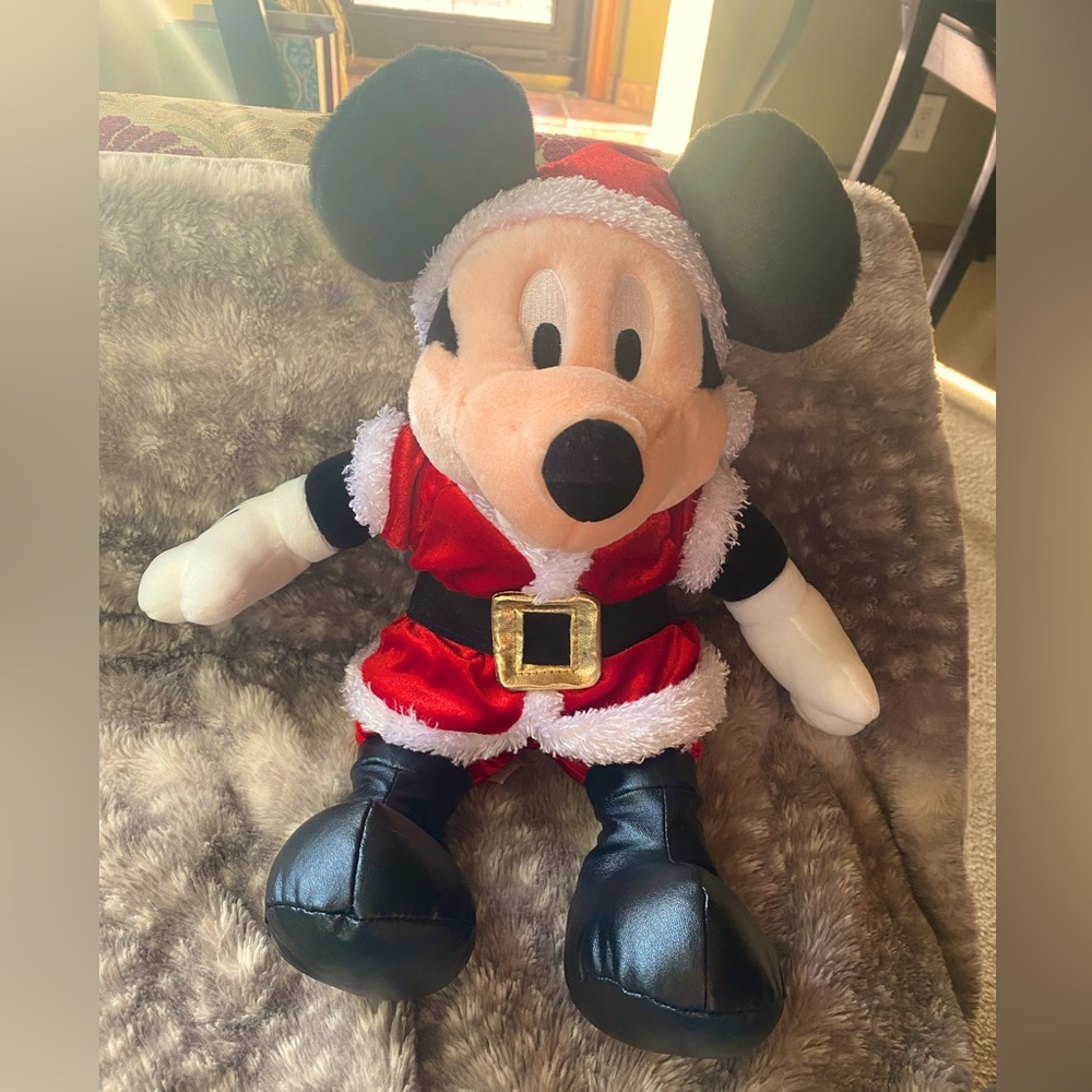 NWT Disney Store Holiday Mickey Santa 15" Hard to find!